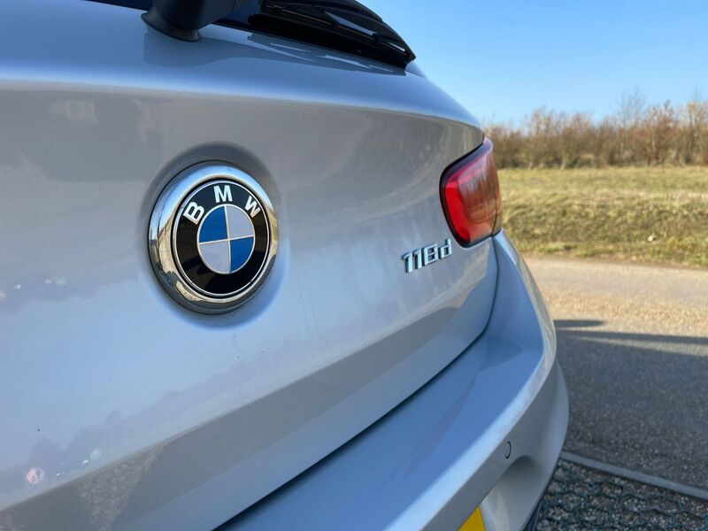 BMW 1 SERIES