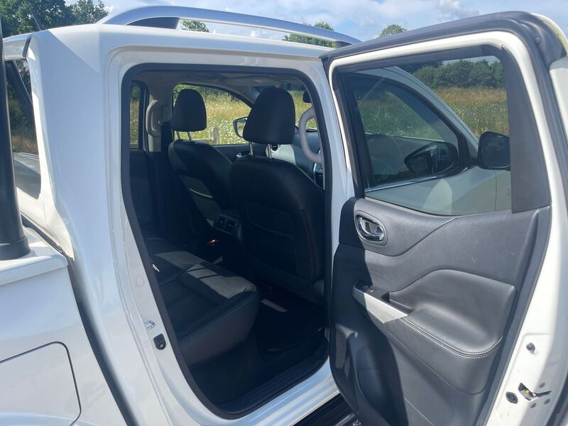 NISSAN NAVARA