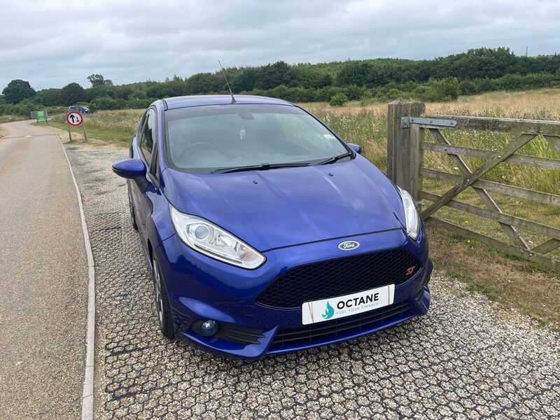 View FORD FIESTA ST-2