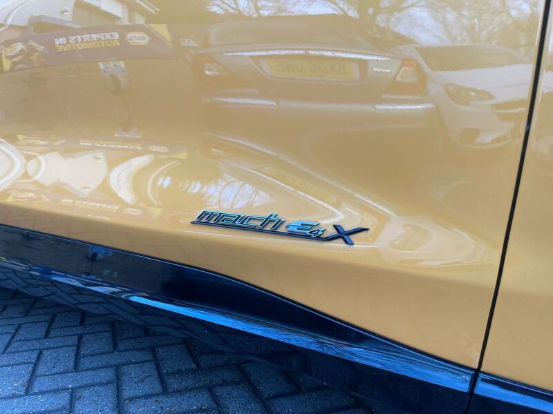 FORD MUSTANG