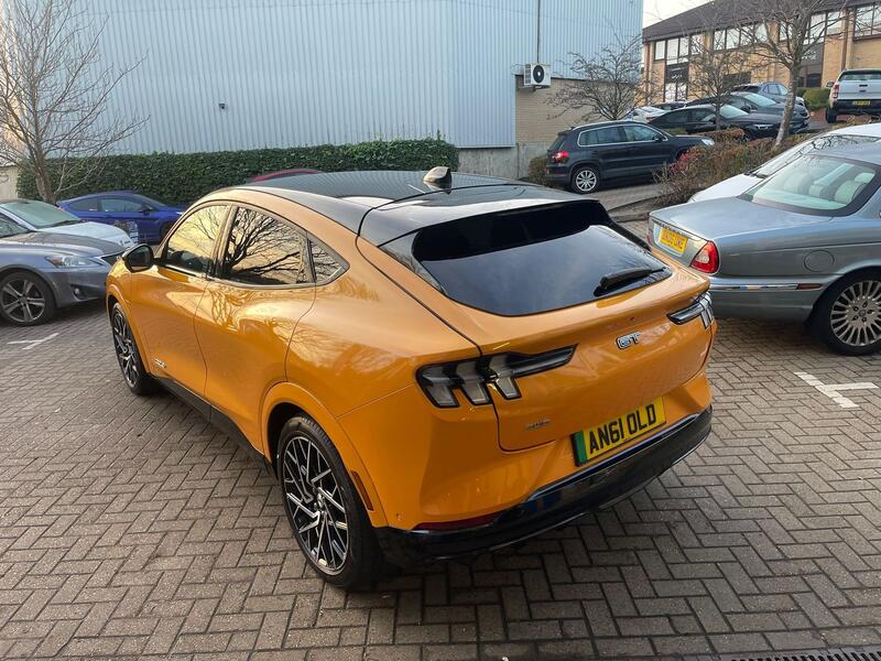 FORD MUSTANG